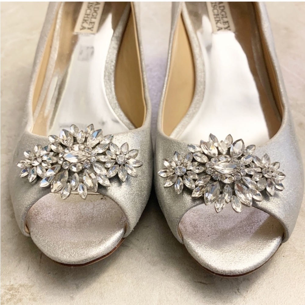 Badgley Mischka 'Nakita' Silver kitten heels with Swarovski crystals, Size 8.5.